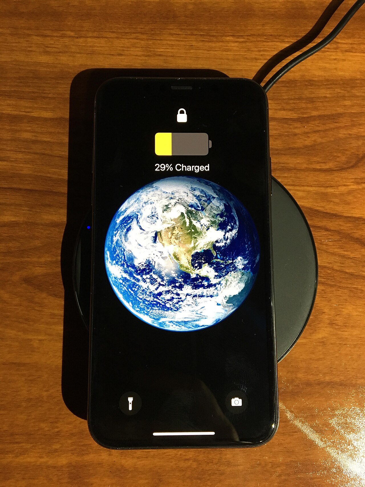 Qi2 and Magnetic Wireless Charging: Compatibility, Heat, Cases, Stands, and Safe Everyday Use